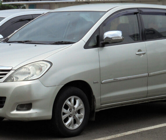 2009_Toyota_Kijang_Innova_2.0_G_TGN40R_(190316)